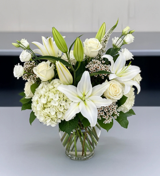 Elegant White Lily & Rose Signature Arrangement – Luxury Vase Collection